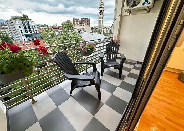 Regina\'S Commodious Apartment
